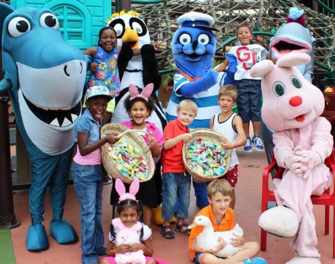 Kiddies getting into the spirit of the Easter Egg Hunt with the uShaka Mascots 1 e1533079691539